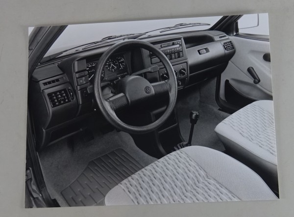 Pressefoto VW Polo II / 2 Typ 86c Armaturentafel von 09/1990