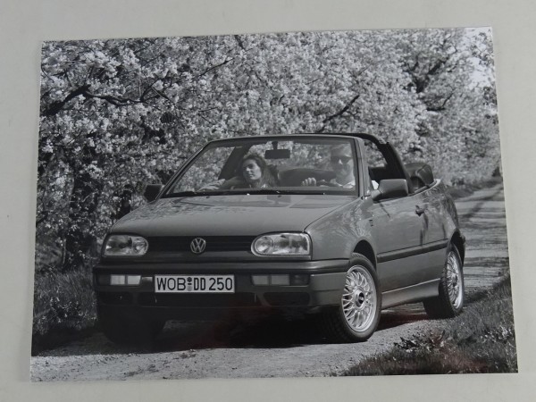 Pressefoto VW Golf 3 / III Cabrio - Frontansicht Allee von 08/1993