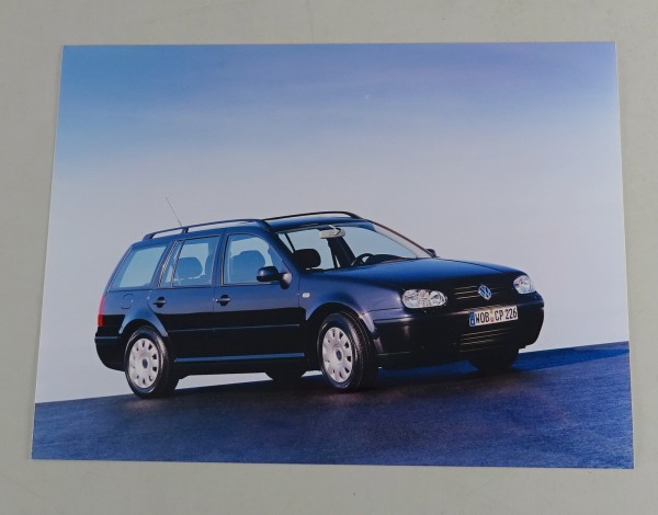Pressefoto VW Golf IV Variant - Ansicht vorne rechts von 10/2000