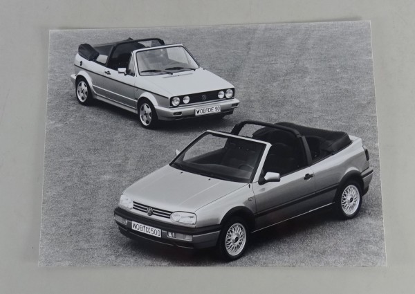 Pressefoto VW Golf 3 / III Cabrio - zwei Autos offenes Dach von 08/1993
