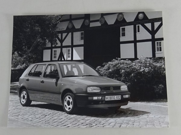 Pressefoto VW Golf 3 / III - vor einem Fachwerkhaus von 08/1991