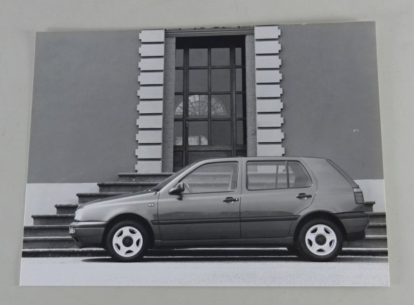 Pressefoto VW Golf 3 / III - vor Treppe von 08/1991