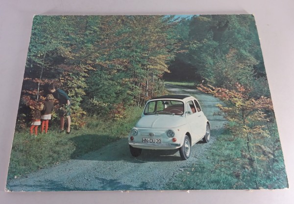Showroom-Bild / Schauraumbild Fiat 500 im Wald - original