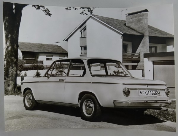 Pressefoto / Werbefoto BMW 1600 Seiten-/ Heckansicht Stand 1964