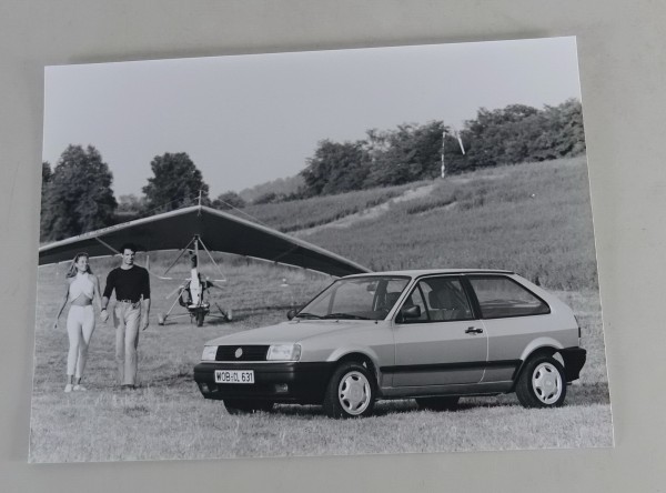 Pressefoto VW Polo II / 2 Typ 86c Fließheck - Seitenansicht von 09/1990