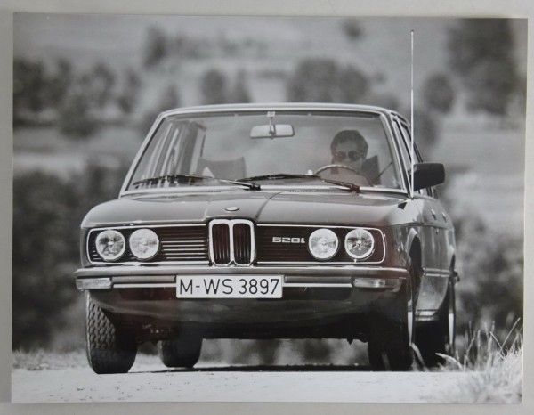 Pressefoto BMW 5er E 12 Frontansicht
