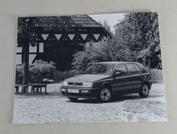 Pressefoto VW Golf 3 / III - Dorfplatz von 08/1991