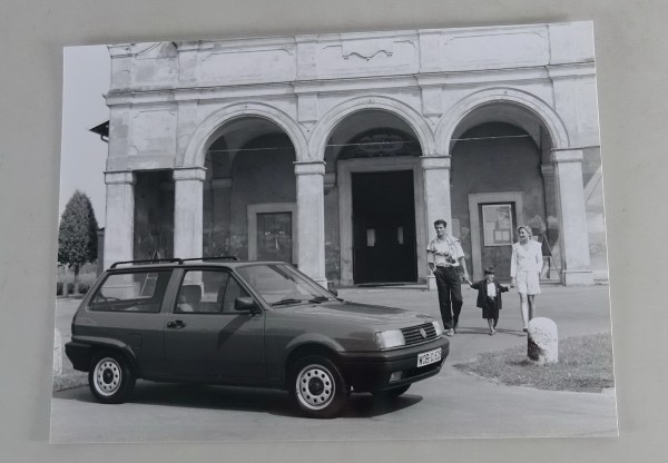 Pressefoto VW Polo II / 2 Typ 86c Steilheck - Seitenansicht von 09/1990