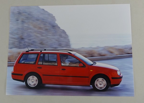 Pressefoto VW Golf IV Variant - auf der Straße von 03/2001