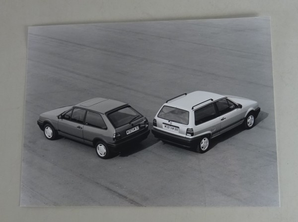 Pressefoto VW Polo II / 2 Typ 86c Fließheck + Steilheck Heckansicht von 09/1990