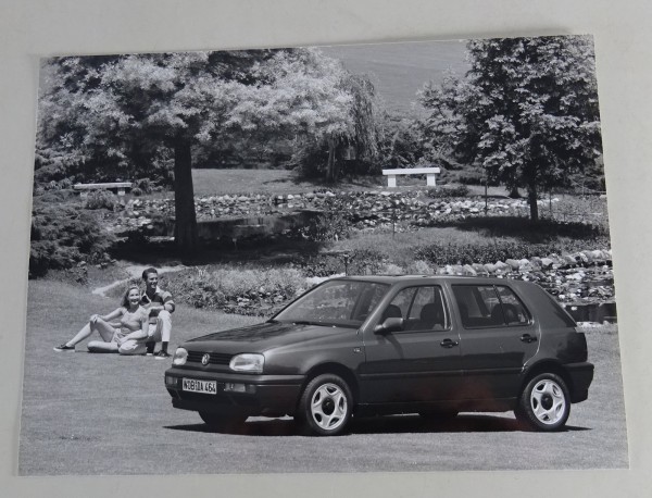 Pressefoto VW Golf 3 / III im Park von 08/1991