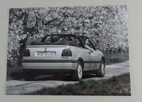 Pressefoto VW Golf 3 / III Cabrio - Heckansicht Allee von 08/1993