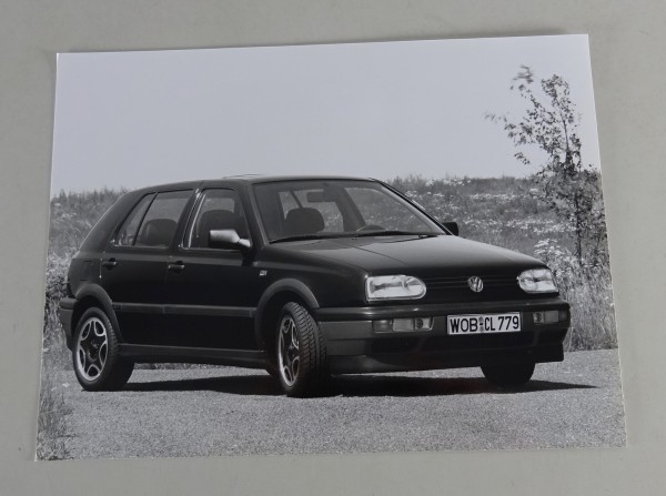 Pressefoto VW Golf 3 / III vor Blumenwiese von 08/1991