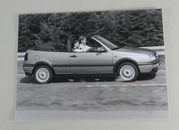 Pressefoto VW Golf 3 / III Cabrio - Seitenansicht auf Straße von 08/1993